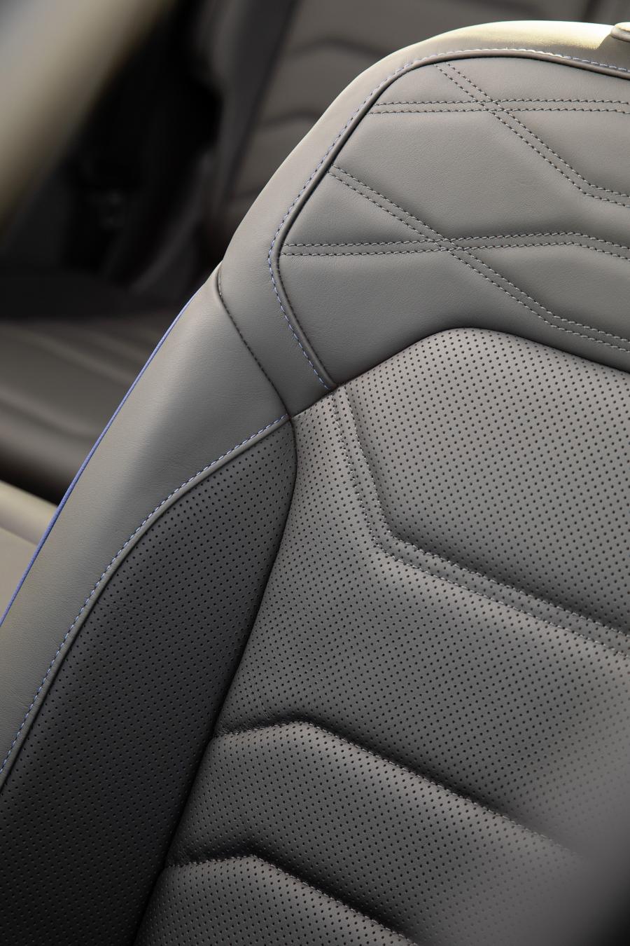 Детали интерьера Volkswagen Touareg R 2020 года  (WW) (фото 61 из 61)